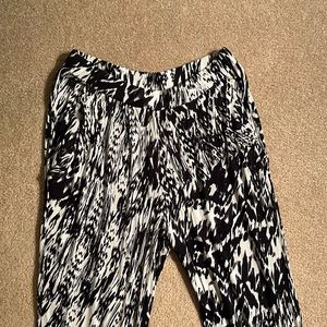Matty M White and Black patterned jogger pants